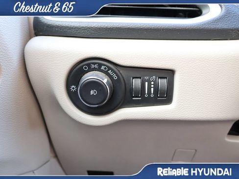 Used 2023 Chrysler Pacifica Touring-L AWD/4WD image 30
