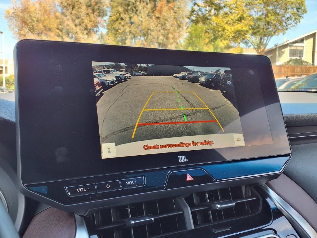 Certified 2023 Toyota Venza XLE AWD/4WD image 10