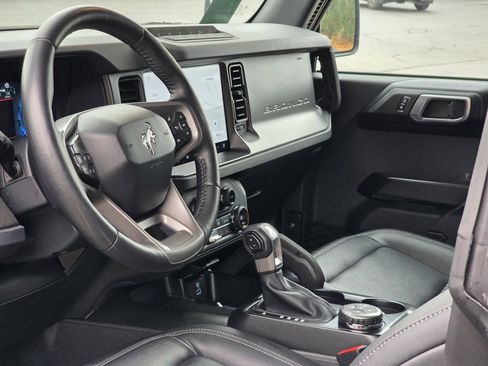 Used 2025 Ford Bronco Badlands image 15