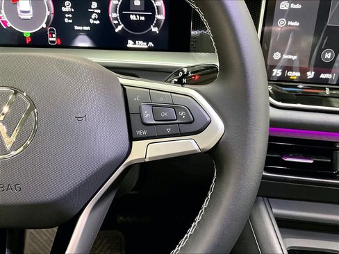 New 2026 Volkswagen Tiguan SE image 18