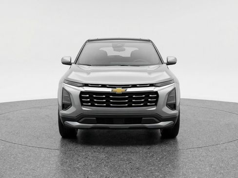 Used 2025 Chevrolet Equinox LT FWD image 2