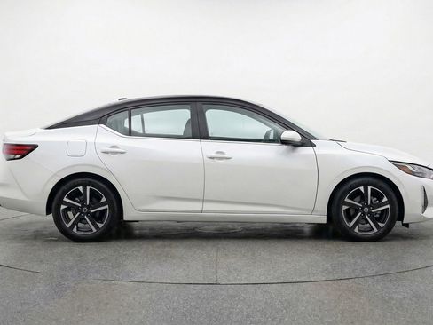 Used 2025 Nissan Sentra SV image 11