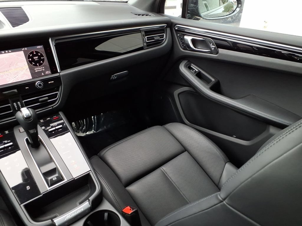 Used 2022 Porsche Macan AWD/4WD image 21