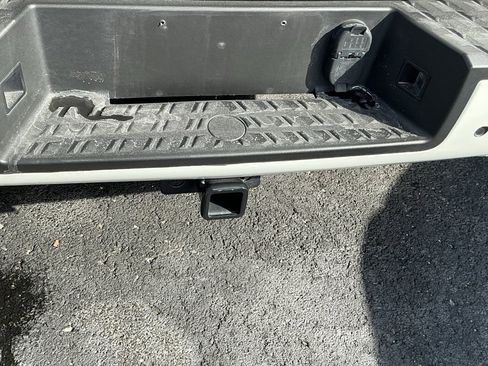 Used 2024 Nissan Titan SV w/ SV Convenience Package image 6