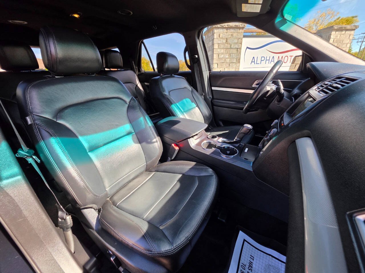 Used 2017 Ford Explorer XLT w/ Equipment Group 202A FWD image 9