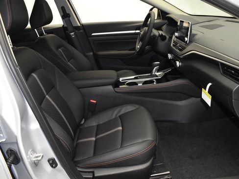 Used 2025 Nissan Altima 2.5 SR FWD image 24