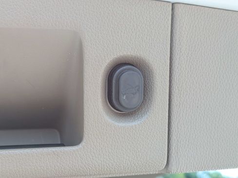 Used 2018 GMC Yukon XL SLT w/ Premium Edition AWD/4WD image 14