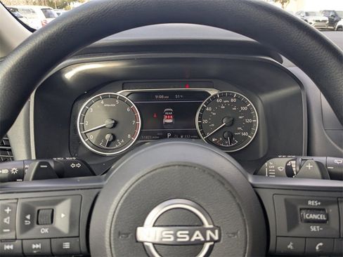 Used 2024 Nissan Rogue S image 31