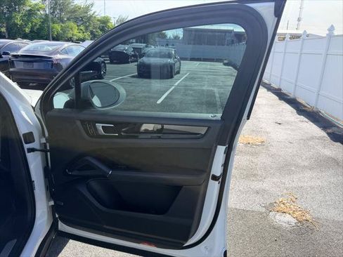 Used 2019 Porsche Cayenne AWD/4WD image 19