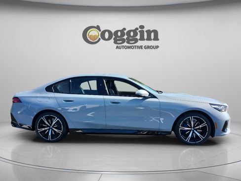 New 2026 BMW 530i w/ M Sport Package RWD image 7
