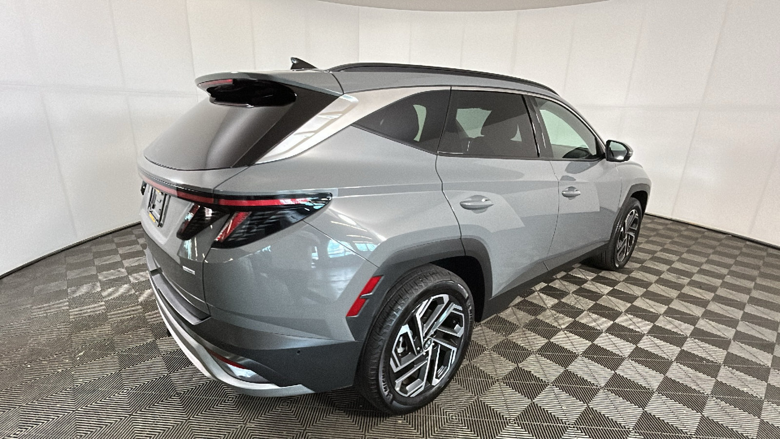 Used 2025 Hyundai Tucson Limited AWD/4WD image 3
