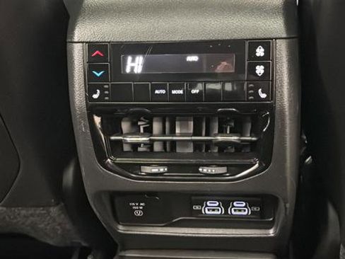 Used 2024 Jeep Grand Cherokee L Limited w/ Luxury Tech Group II AWD/4WD image 38