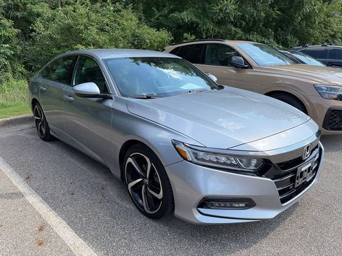 Used 2018 Honda Accord Sport image 3
