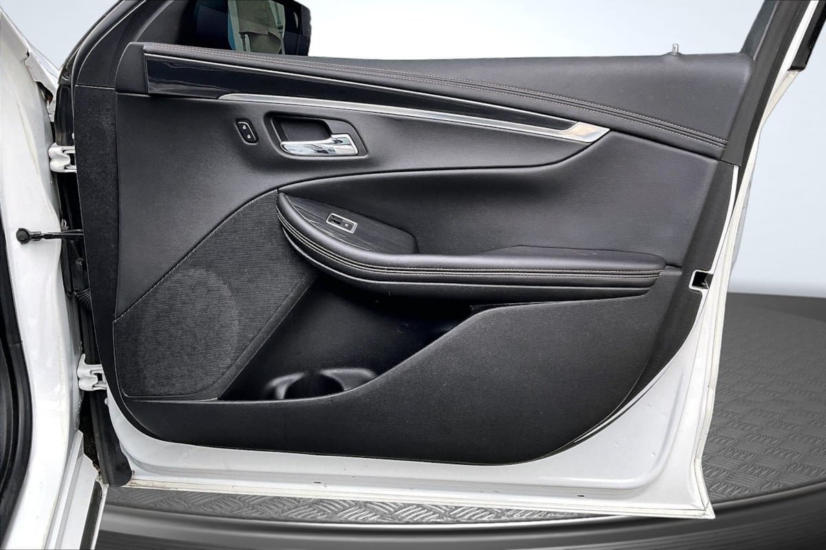 Used 2020 Chevrolet Impala LT FWD image 24