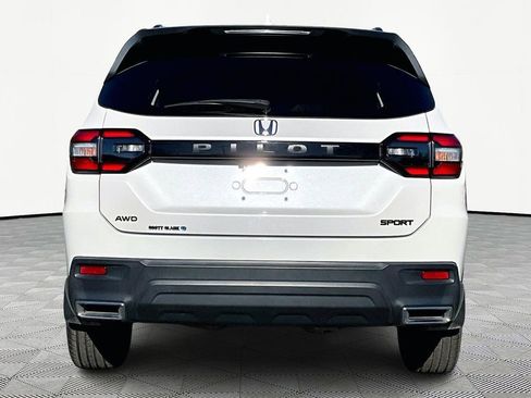 Used 2023 Honda Pilot Sport image 6