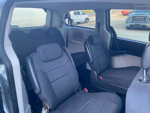 Used 2010 Dodge Grand Caravan SE image 7
