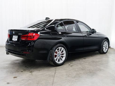 Used 2018 BMW 320i xDrive Sedan image 6