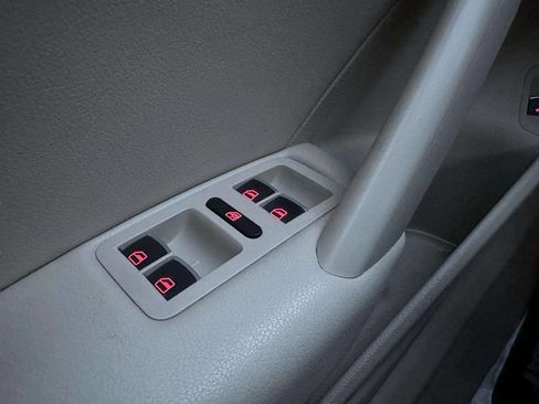 Used 2013 Volkswagen Passat 2.5 SEL Premium image 28