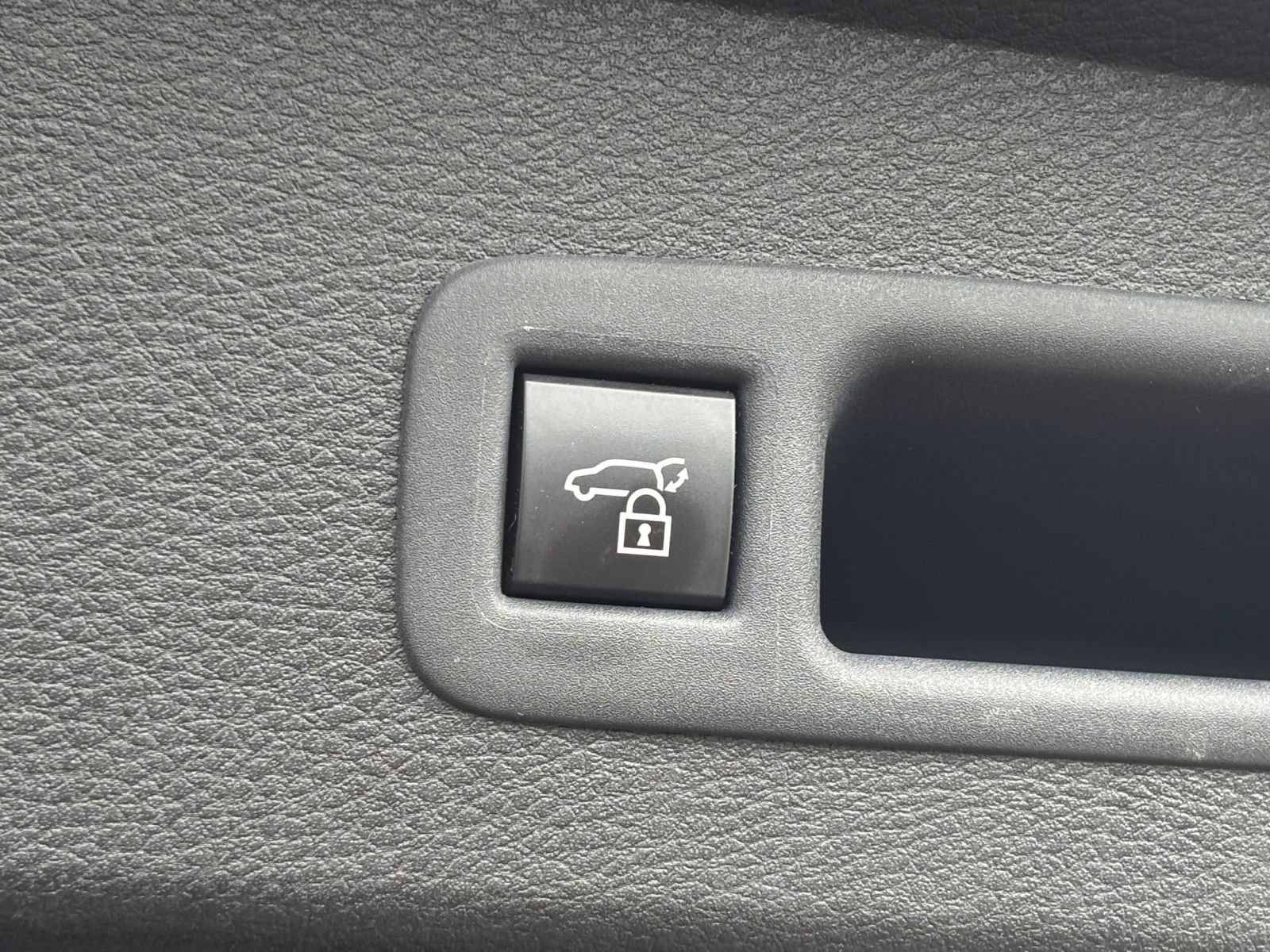 Used 2025 Toyota Sienna XLE FWD image 22