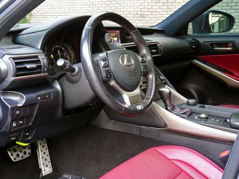 Used 2020 Lexus IS 350 F Sport w/ F Sport Package RWD image 13