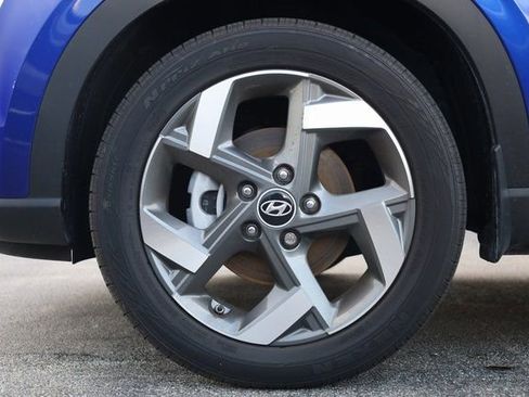 Used 2025 Hyundai Venue SEL image 9