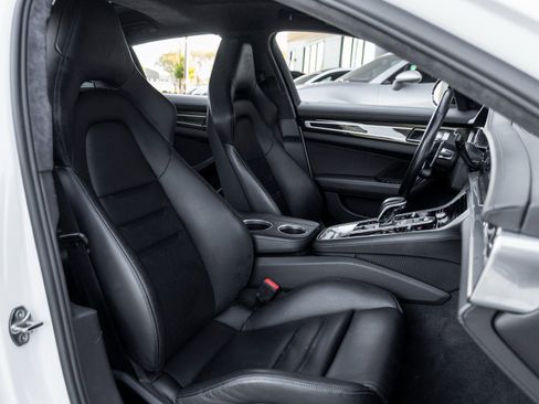 Used 2020 Porsche Panamera GTS image 44