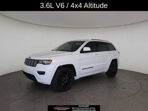 Used 2020 Jeep Grand Cherokee Altitude AWD/4WD image 3