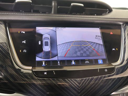 Used 2025 Cadillac XT6 Premium Luxury w/ Technology Package FWD image 6