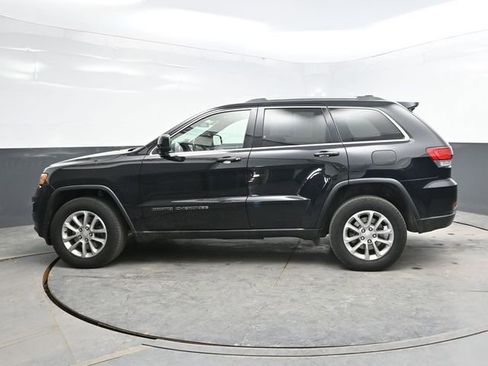 Used 2021 Jeep Grand Cherokee Laredo AWD/4WD image 3