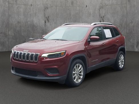 Used 2020 Jeep Cherokee Latitude FWD image 3