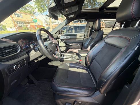 Used 2023 Ford Explorer ST-Line w/ Class IV Trailer Tow Package AWD/4WD image 5