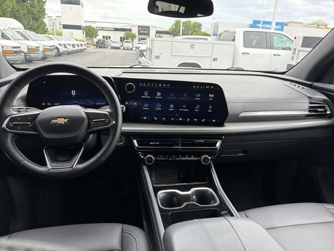 Used 2025 Chevrolet Traverse LT AWD/4WD image 28