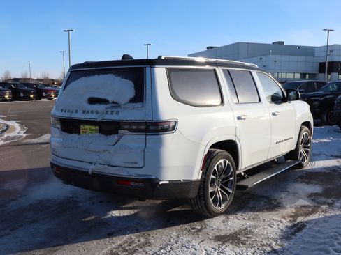 Used 2022 Jeep Grand Wagoneer Series III w/ Rear Seat Video Group 1 image 5