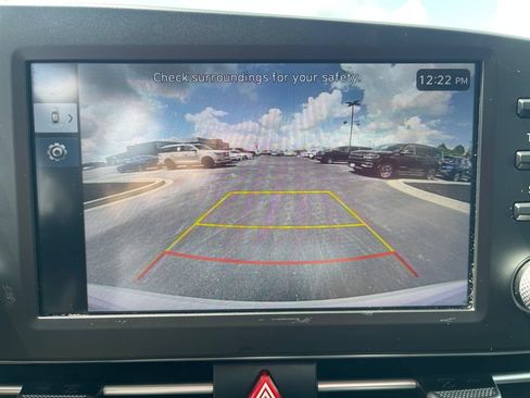 Used 2025 Hyundai Elantra SE FWD image 22