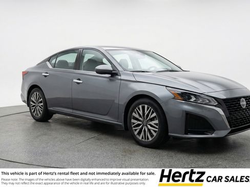 Used 2025 Nissan Altima 2.5 SV image 1