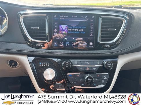 Used 2020 Chrysler Pacifica Limited FWD image 14