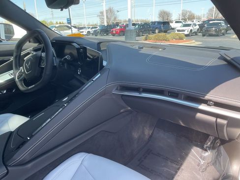 Used 2024 Chevrolet Corvette Z06 RWD image 11