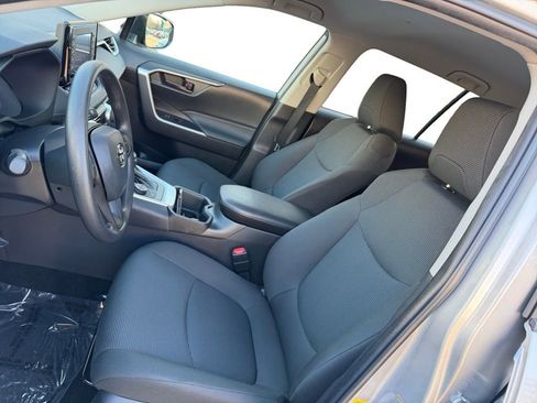 Used 2022 Toyota RAV4 LE image 15