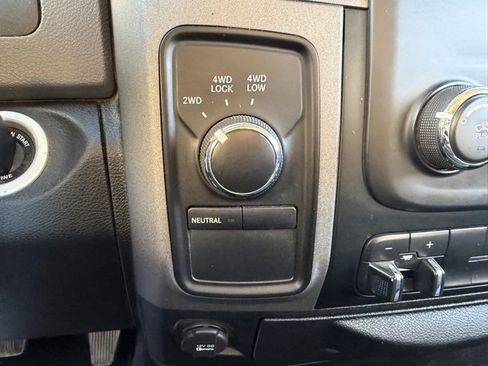 Used 2013 RAM 2500 Tradesman w/ Chrome Appearance Group image 16