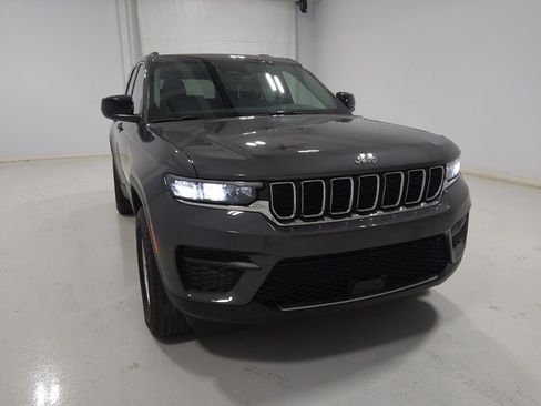 Used 2023 Jeep Grand Cherokee Laredo w/ Luxury Tech Group I AWD/4WD image 14