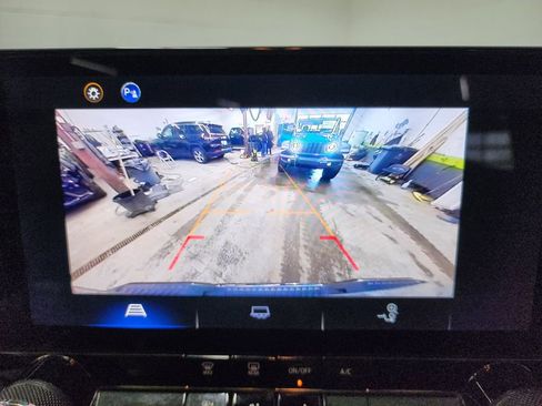 Used 2023 Chevrolet Colorado Trail Boss image 19