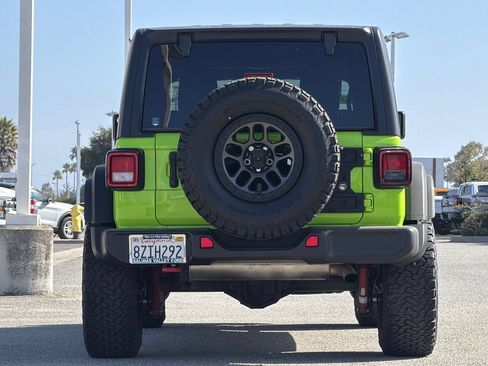 Used 2021 Jeep Wrangler Unlimited Rubicon w/ Xtreme Recon 35" Tire Package AWD/4WD image 5