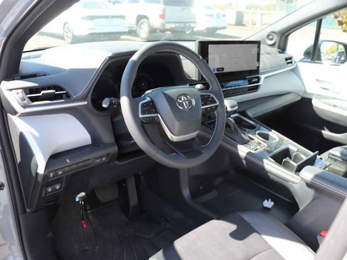 Used 2026 Toyota Sienna XSE AWD/4WD image 10