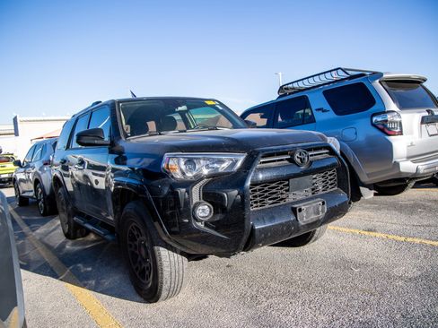 Used 2021 Toyota 4Runner SR5 image 6