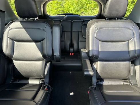 Used 2024 Ford Explorer XLT w/ Equipment Group 202A AWD/4WD image 39