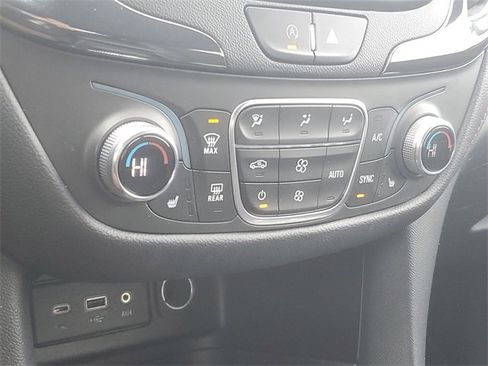 Used 2023 Chevrolet Equinox RS image 29