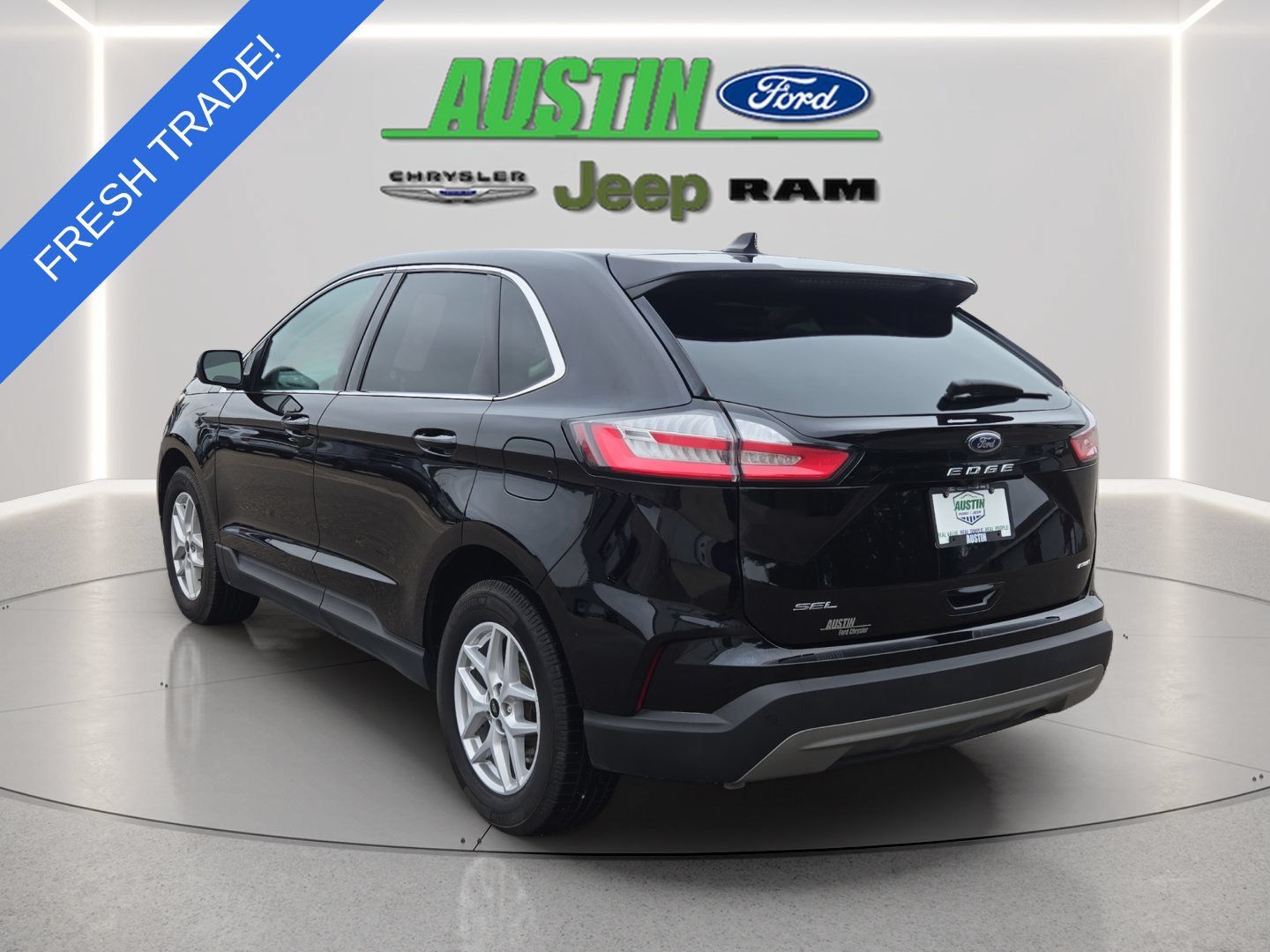 Used 2024 Ford Edge SEL w/ Convenience Package AWD/4WD image 3