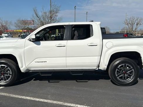 Used 2024 Toyota Tacoma 4x4 Double Cab image 4