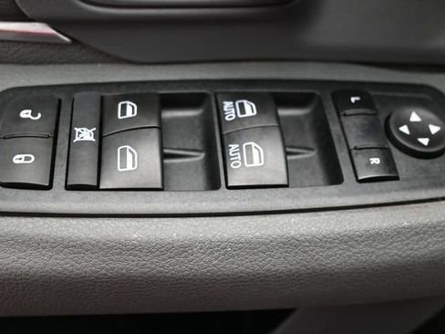 Used 2017 RAM 1500 Classic SLT AWD/4WD image 14