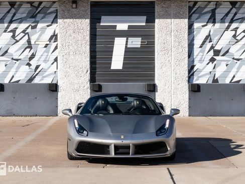 Used 2019 Ferrari 488 Spider image 3